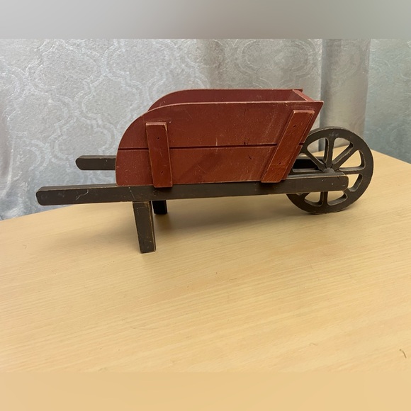 Distressed/rustic wheelbarrow. - Picture 2 of 12